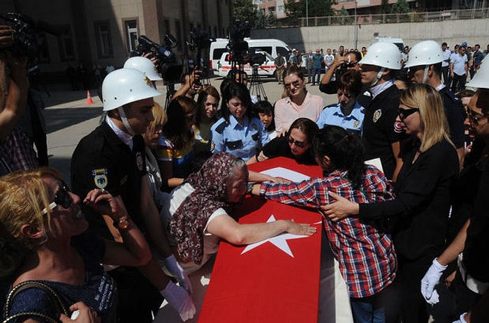 Diyarbakır'da Şehit Olan Polis Son Yolculuğuna Uğurlandı