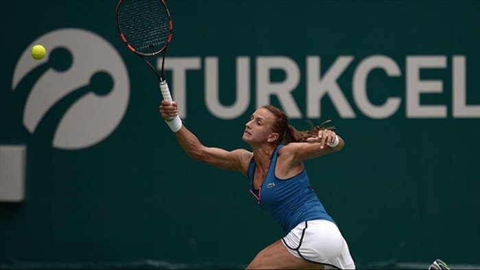 Radwanska ve Tsurenko Yarı Finale Çıktı