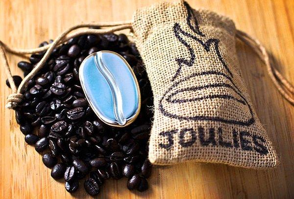 13. Bu minik paslanmaz çelik kahve çekirdeği dilinizi yakmadan kahve içebilmenizin en minnoş yolu!