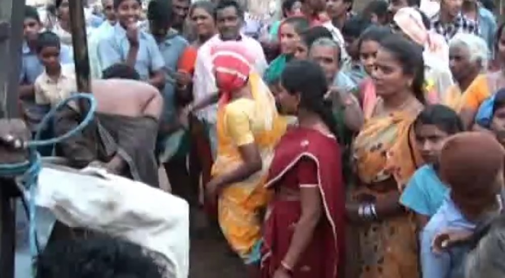 Tecavüzcülere Kadınlardan Meydan Dayağı