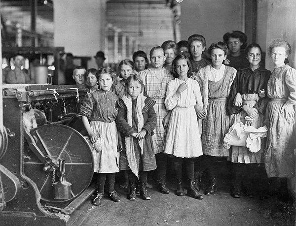 4. Güney Karolina'da dokuma fabrikasında çalışan çocuklar. (1908)