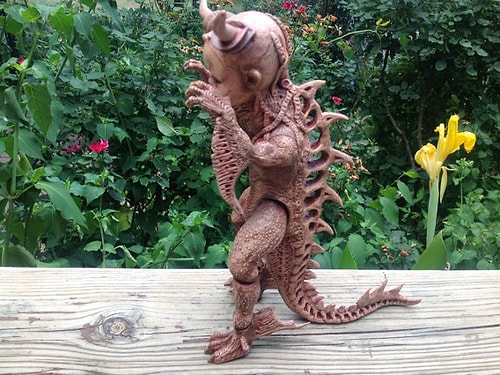 Ağlamaktan Godzilla'ya benzemiş korkutucu bebek