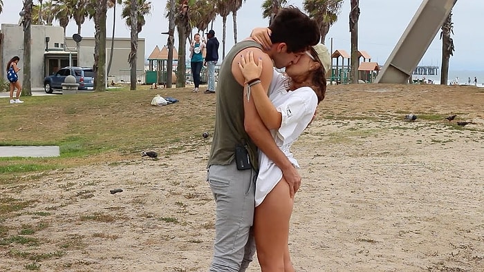 Kahvaltı Tahmin Etme Oyunu Oynayarak Kızlardan Öpücük Alan Adam