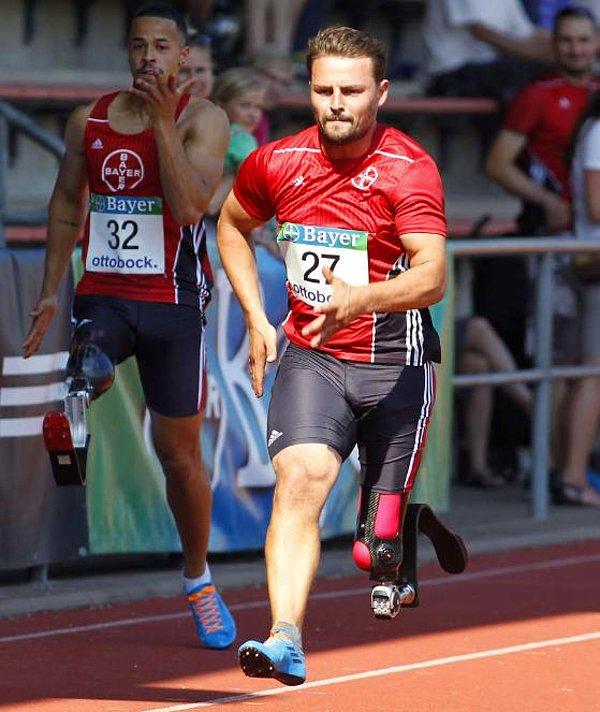 Her şey, 32 yaşındaki Alman paralimpik atlet Heinrich Popow'un, kişisel Facebook hesabında yaptığı paylaşımda 8 yaşındaki bir çocuğun fotoğrafını yayınlamasıyla başladı.