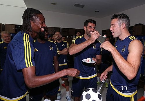 Van Persie'ye Sürpriz Doğum Günü Partisi