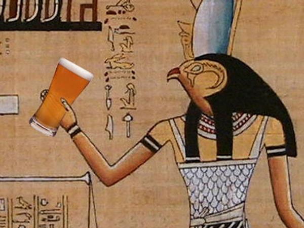 1. Eski Mısır'da; piramitlerin yapımında çalışan işçilerin maaşları, günde 1 galon (yaklaşık 4 litre) bira olarak ödenmiştir.