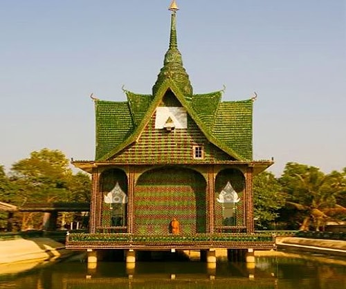 Tayland'da The Wat Pa Maha Chedi Kaew tapınağının inşaası sırasında 1 milyon şişe Heineken ve yerel bira kullanılmış.