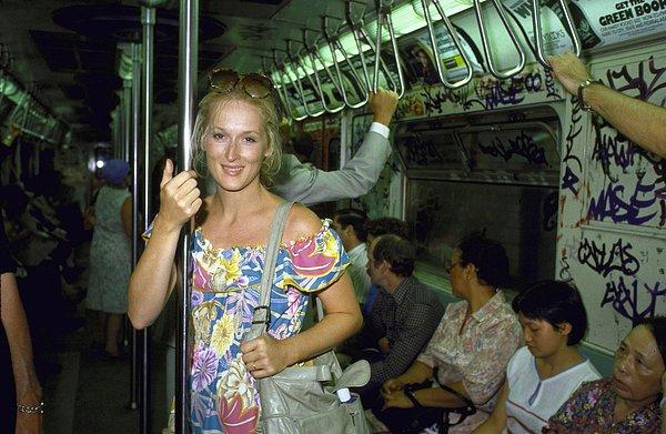 30. O sıralar 3 Oscar sahibi ve tüm zamanların en iyi oyuncularından görülen Meryl Streep New York metrosunu kullanırken, 1981