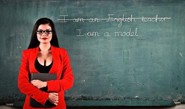 5. Kadın İngilizce öğretmeni olmanın ilk şartı güzel olmakmış gibi yüzde doksanının güzel olması.