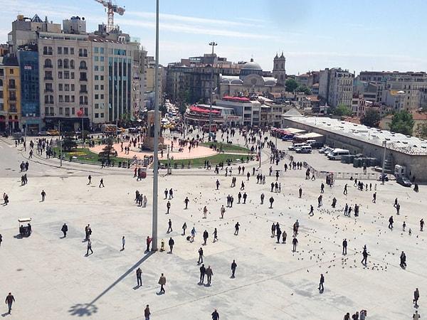 13. İstanbullunun çeşit çeşit konser, festival gibi etkinliklere katılma şansı vardır. Ankaralı sezon başlar başlamaz devlet tiyatrolarına akın eder.