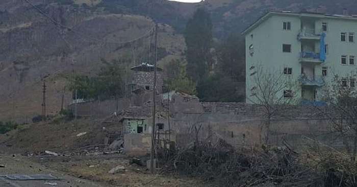 Tunceli'de Bölük Komutanlığına Bombalı Araçla Saldırı: 5 Yaralı