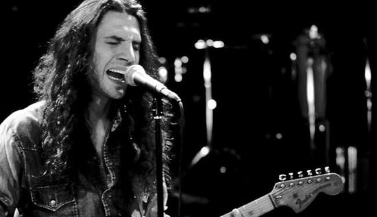 Kaybımızın 15. Yılında Ait Olduğu Cennette Sololarını Atmaya Devam Eden Çocuk: Yavuz Çetin