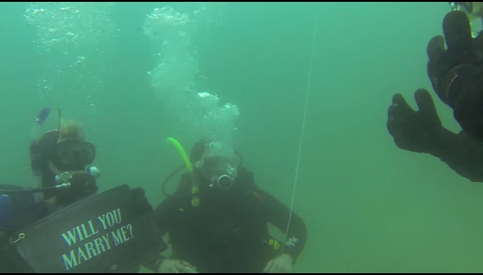 Dalış Sırasında Duygu Yüklü Evlenme Teklifi