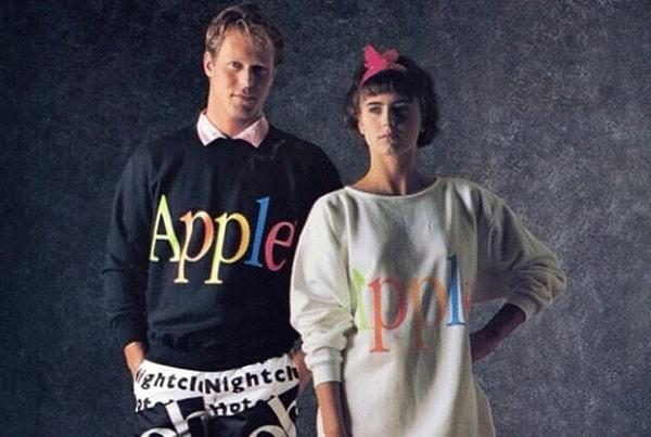 21. 1986'da Apple kendi kıyafetlerini piyasa sürmüştür.