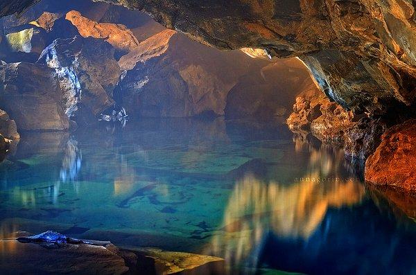 12. Grjótagjá, Mavi Mağara, İzlanda