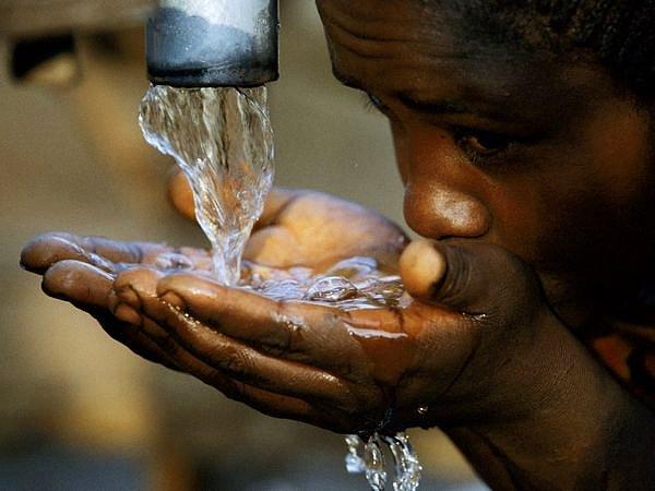 2. Nairobi'nin kırsal kesimindeki insanlar, New York'ta yaşayan insanlara göre su için daha fazla para ödüyorlar.