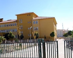 İdil ilçesinde, devriye görevi yapmakta olan özel harekat polislerine, bölücü terör örgütü PKK mensuplarınca ateş açıldı.