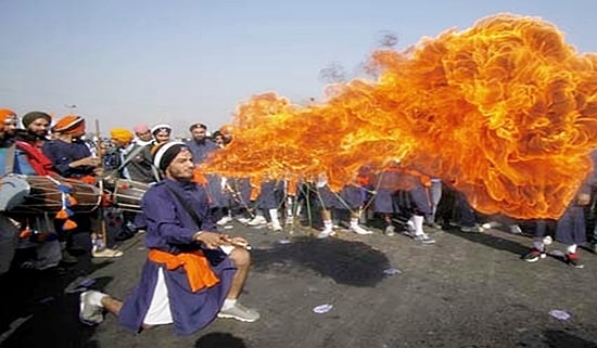 Su Veren İtfaiyenin Hortumunu da Yakan, Yiyene Felç Geçirten Dünyanın En Acı 13 Biberi