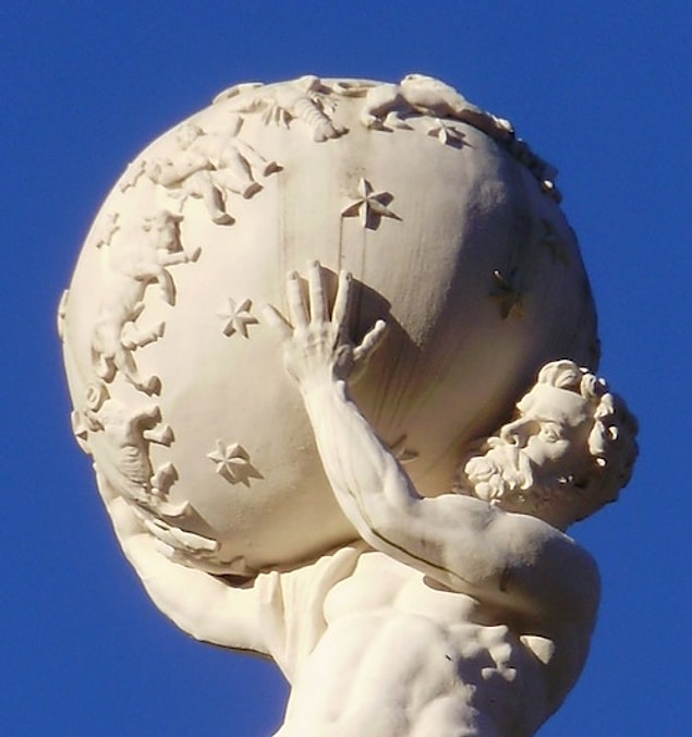 1. Atlas, Yunan mitolojisinde Iapetos ile Klymene'nin 13 çocuğundan en güçlü olanıdır. Prometheus'un da kardeşidir.