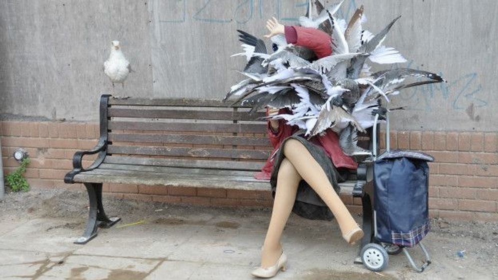 Banksy Terk Edilmiş Binayı Sergiye Çevirdi