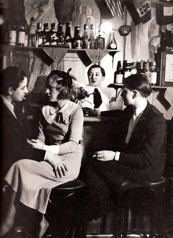 15. 1930'da Paris'te kurulmuş ilk lezbiyen bar.