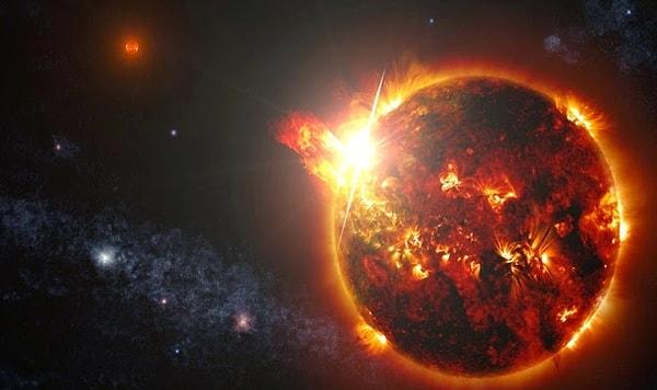 11. Şimdiye kadar tespit edilen en sıcak yıldız patlaması Dünya’dan 60 ışık yılı uzaklıktaki küçük bir yıldızın yüzeyinde gerçekleşti. Güneş’in çekirdek sıcaklığından 12 kat daha güçlü olan patlamaların sıcaklığı 200 milyon dereceyi bulmuştu.