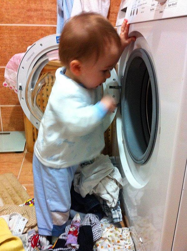 11. Sudan tasarruf edelim derken neredeyse küçük kardeşinizi de çamaşır makinasına atıp aradan çıkarmak istemesi.