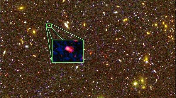 11. Bugüne kadar tespit edilen en uzak galaksi Dünya'ya 30 milyar ışık yılı uzaklıkta.