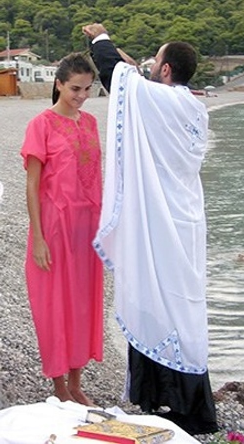 Ya sen ya o, dinini değiştirecek. Ama dikkatli ol, bu işe bir kere başladın mı, önünü alamayabilirsin.