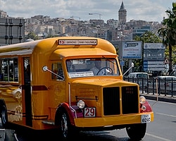İETT 2. Dünya Savaşı'nda İstanbul'da toplu taşıma aracı olarak kullanılan Scania Vabis otobüsünü yeniden üretti.