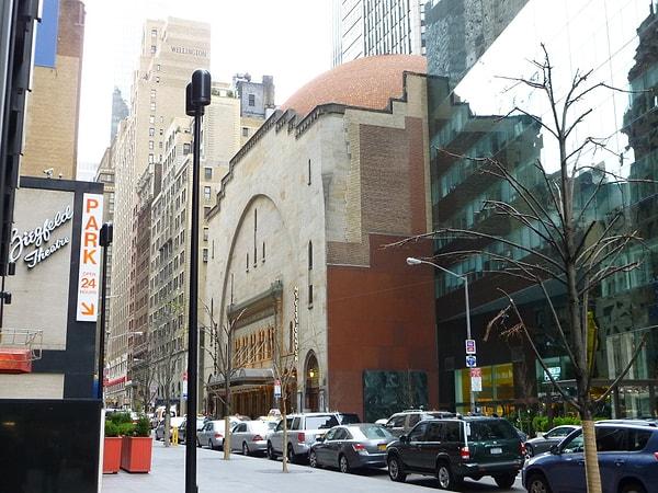 İlk mekanları New York’ta Mekke Mabedi adıyla yapılır. Kuruluştan 30 yıl sonra 1900 yılında ABD genelindeki sayıları 55 bine ulaşır.