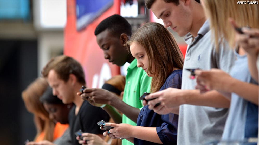 Sizin Nesilden Bi Halt Olmaz Diyenlere: 13 Sebeple Gençler Neden Mutsuz?