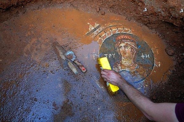 10. Mersin’deki Olba Antik Kenti’nde 1800 yıllık mozaik bulundu