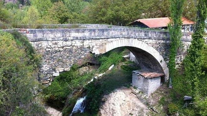589 Yıllık Dandalaz Köprüsü Restorasyon Sırasında Yıkıldı