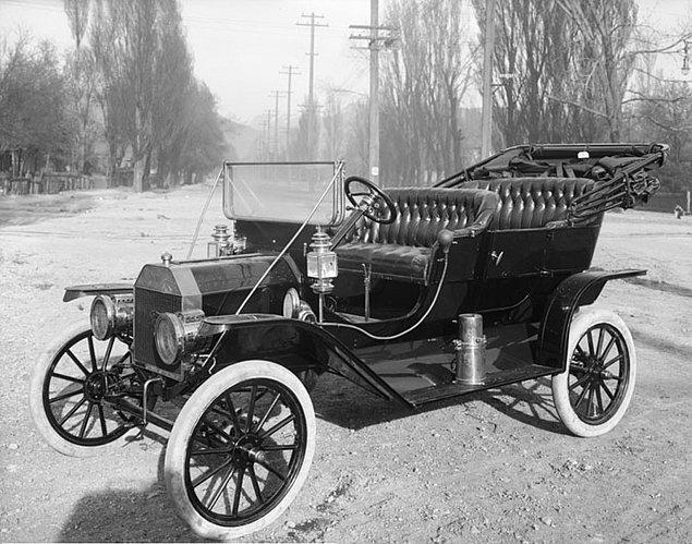 4. Dünyanın ilk seri üretim otomobili ise Ford Model T.