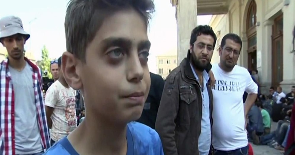 Suriyeli Çocuktan Avrupa'ya Mesaj: "Siz Savaşı Durdurun, Biz Zaten Gelmeyiz"