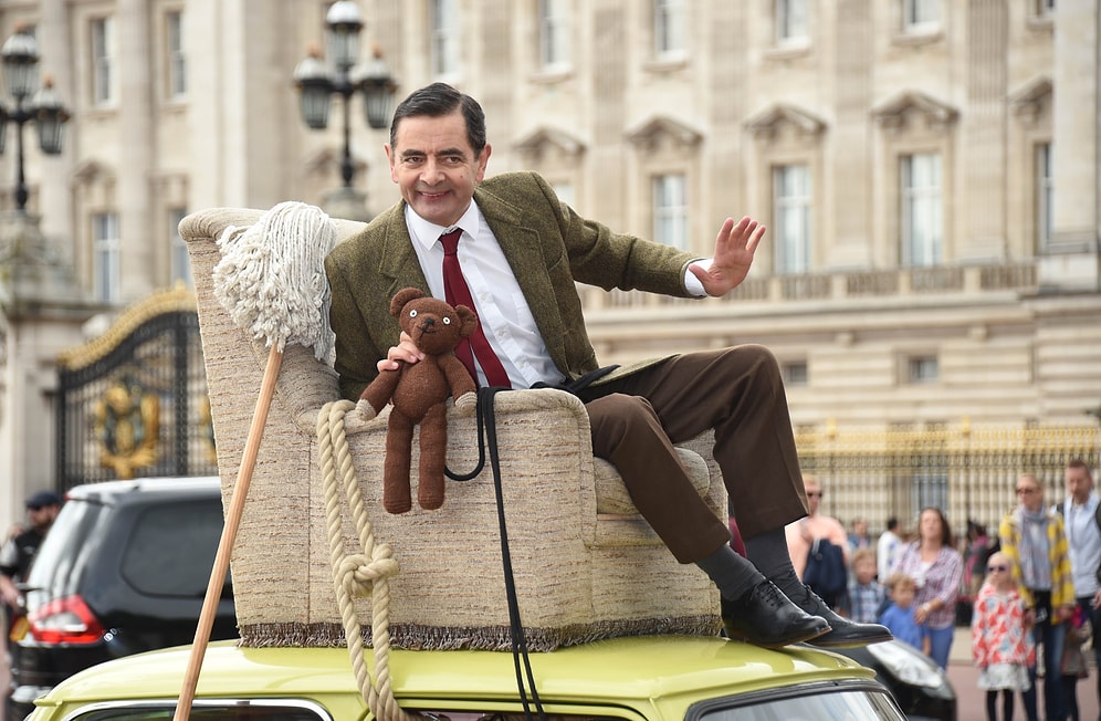 Mr Bean'in 25. Yılını Buckingham Sarayında Araba Üstünde Kutlayan Rowan Atkinson