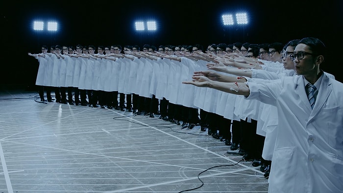 Aşırı Konsantre 43 Kişiden Dünyanın En Hızlı Bozuk Para Orkestra Performansı