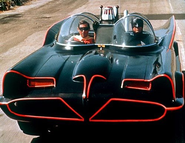10. İlk Batman filminde kullanılan otomobil yani ilk Batmobile 1955 model bir Lincoln Futura.