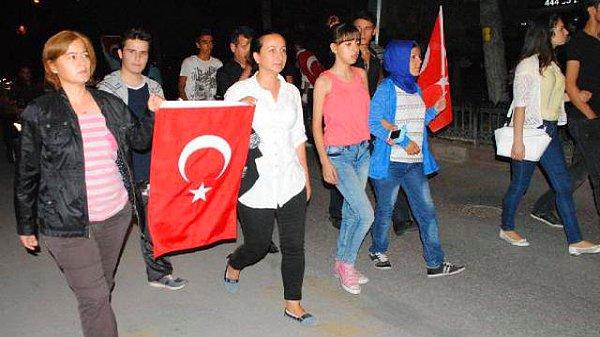 Afyon'da hem CHP'liler hem de MHP'liler yürüyüş gerçekleştirdi.