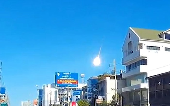 Bangkok'a Düşen Meteorun Amatör Kameralar Tarafından Kaydedildiği Anlar