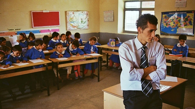 İki Dil Bir Bavul (2008)  | IMDb 7.5