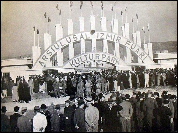 5. 1935 yılında da Cumhuriyet Meydanı’nda gerçekleştirilen İzmir Fuarı, 1936 yılında yeni yerinde, Kültürpark’ta gerçekleşir.