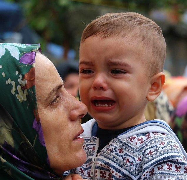 Şehit polis Burak Zor'u 1,5 yaşındaki oğlu uğurladı