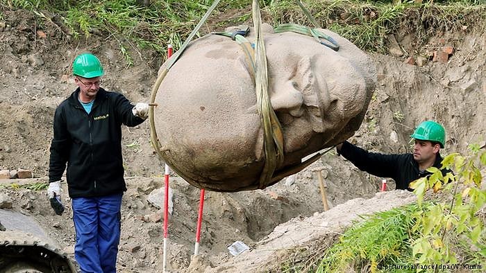 Gömülü Lenin Heykeli, 25 Yıl Sonra Gün Yüzüne Çıkarıldı
