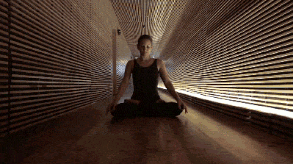 Meditasyon yapıyorum