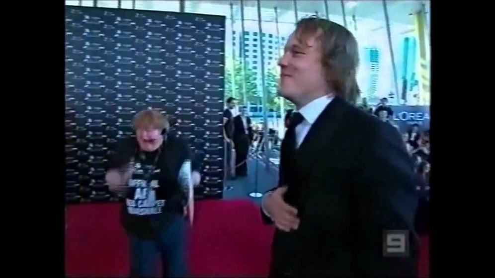 İnanılmaz Yüksek Sesle Çığlık Atan Hayranına Heath Ledger'dan Susturucu Etkili Öpücük