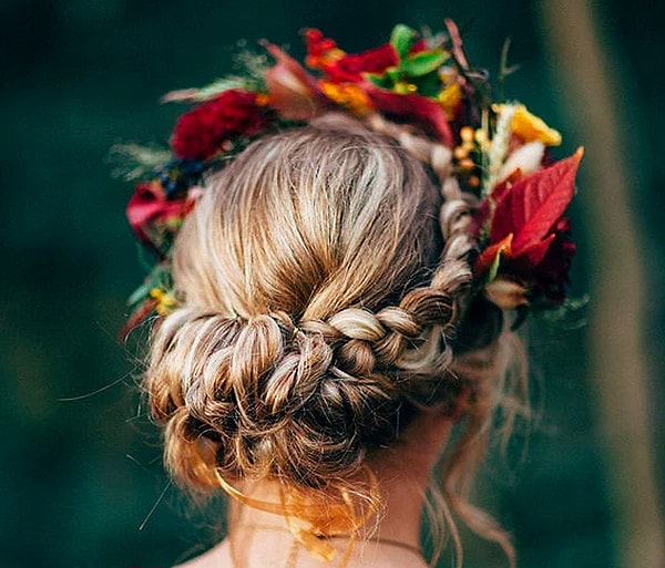 12. Эти венки с различными комбинациями цветов подойдут под любой стиль, выбранный невестой.