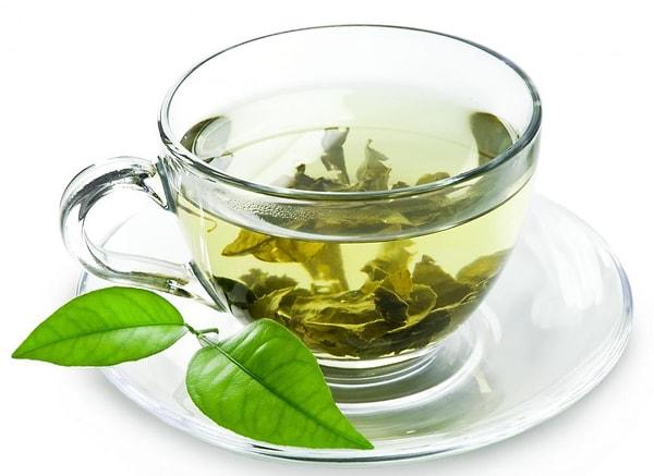 17. Yatmadan önce yeşil çay içmeniz metabolizmanızın çalışmasını sağlayacak ve uykudayken bile kalori yakmanıza sebebiyet verecektir.