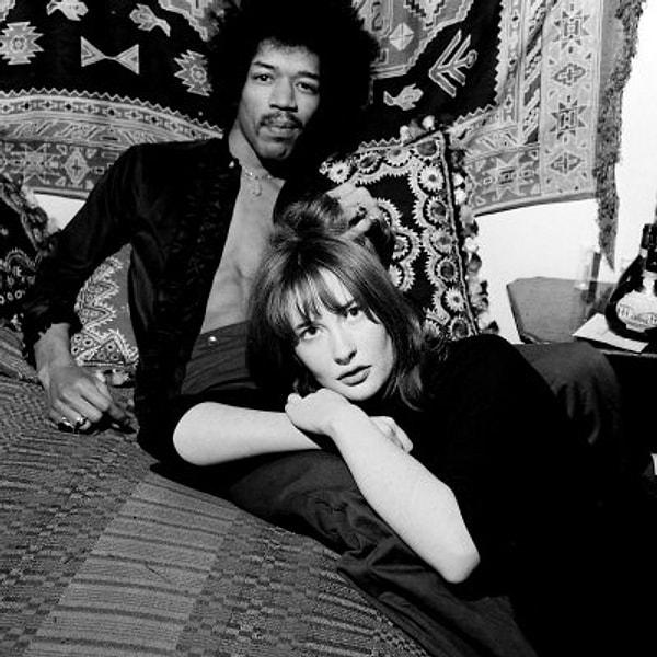 14. Şansı yaver gider ve 1966 yılında The Rolling Stones grubunun gitaristi Keith Richards'ın kız arkadaşı Linda Keith ile tanışır.